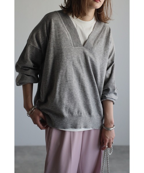 Bonjour Sagan(ボンジュールサガン)の「ディープVネックスプリングニット(ニット/セーター・レディース・ピンク/アイボリー/グレー・FREE)」の2枚目の写真