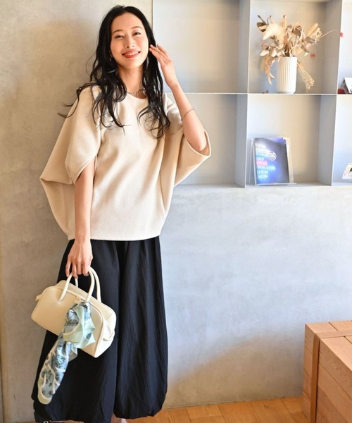 Ehre style(エーレスタイル)の「重ね着もステキ!さりげな体型カバードルマントップス(ニット/セーター・レディース・グレー/ベージュ・FREE)」の17枚目の写真