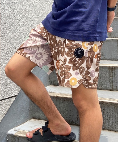 VISSLA(ヴィスラ)の「VISSLA/ヴィスラ 4WAYストレッチ トランクス ボードショーツ 水着 M106XZAN(水着・メンズ・ブラック/ブルー・32inch/30inch)」の2枚目の写真