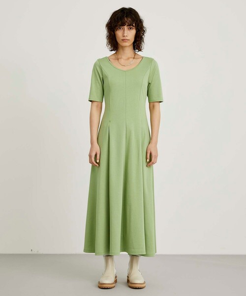 CITY TOKYO(シティトウキョウ)の「リラックスフレアバックオープンワンピース(ワンピース・レディース・ブラック/イエロー/ライトグリーン・1/2)」の7枚目の写真