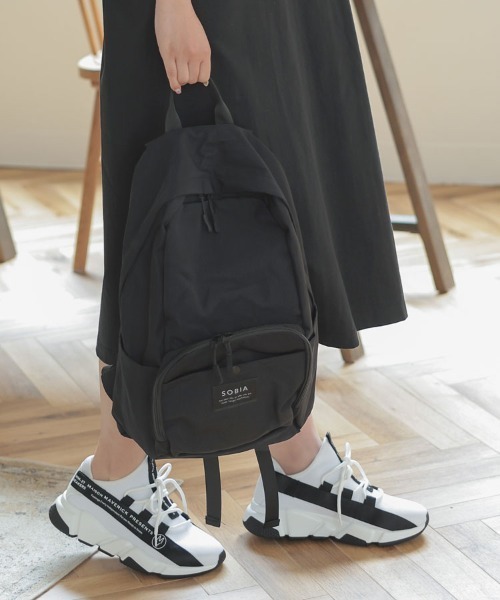 DONOBAN（ドノバン）の「はっ水ナイロンリュック（バックパック/リュック・レディース・ライトベージュ/ブラック/グレイッシュベージュ・FREE）」の2枚目の写真