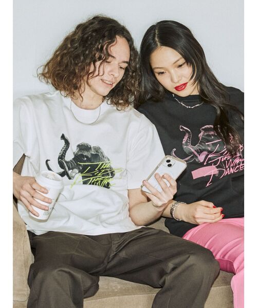 jouetie(ジュエティ)の「90`sフォトBIGTシャツ【WEB限定・ユニセックス】(Tシャツ/カットソー・レディース・ブラック/オフホワイト/ピンク・MEDIUM)」の2枚目の写真