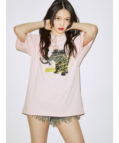 jouetie(ジュエティ)の「90`sフォトBIGTシャツ【WEB限定・ユニセックス】(Tシャツ/カットソー・レディース・ブラック/オフホワイト/ピンク・MEDIUM)」の1枚目の写真