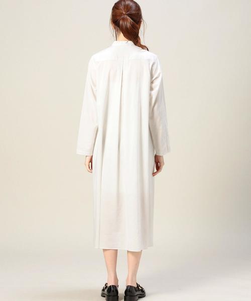 BEAUTY&YOUTH UNITED ARROWS（ビューティーアンドユースユナイテッドアローズ）の「BYMC バンドカラーロングシャツワンピース◆（ワンピース・レディース・ライトグレー/ネイビー/ベージュ・フリー）」の4枚目の写真