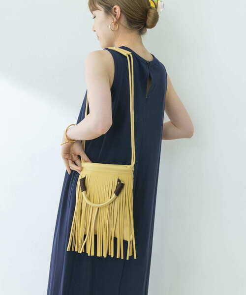 URBAN RESEARCH(アーバンリサーチ)の「フリンジショルダーバッグ(ショルダーバッグ・レディース・ブラック/ベージュ/シルバー・-)」の3枚目の写真