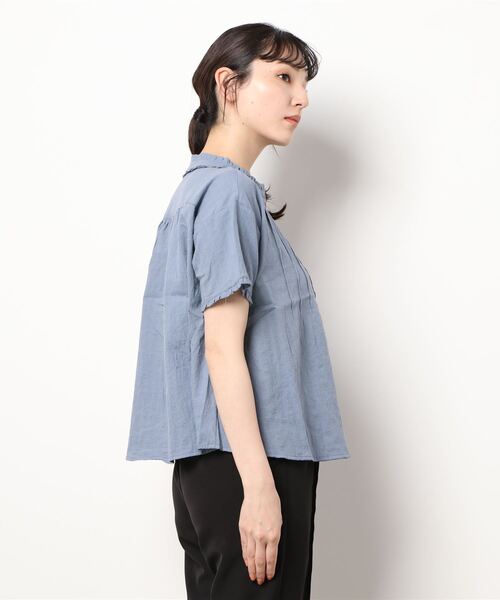 Samansa Mos2（サマンサ モスモス）の「フリルピンタックブラウス（シャツ/ブラウス・レディース・オフホワイト/キナリ/ブルー/ブラック・ﾌﾘ-）」の5枚目の写真