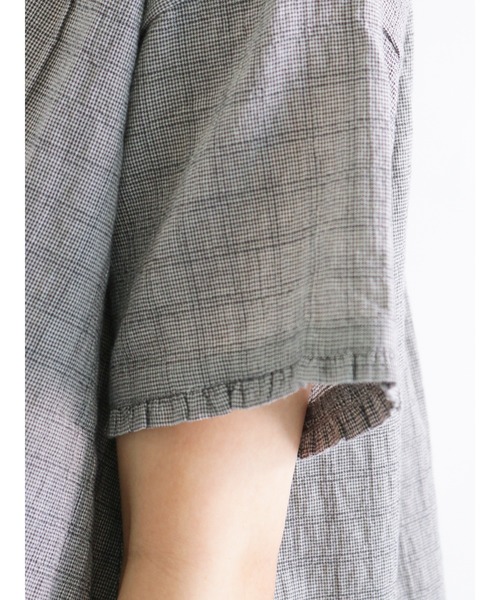 Samansa Mos2（サマンサ モスモス）の「フリルピンタックブラウス（シャツ/ブラウス・レディース・オフホワイト/キナリ/ブルー/ブラック・ﾌﾘ-）」の21枚目の写真