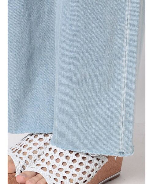 EVRIS(エヴリス)の「ダメージワイドデニムパンツ(デニムパンツ・レディース・ライトブルー/ブルー・SMALL/MEDIUM)」の9枚目の写真