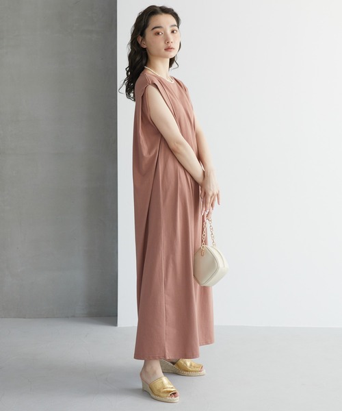 AMERICAN HOLIC（アメリカンホリック）の「サイドスリットフレンチスリーブワンピース（ワンピース・レディース・ブラック/ブルー/グレイッシュベージュ/テラコッタ・M/L）」の3枚目の写真