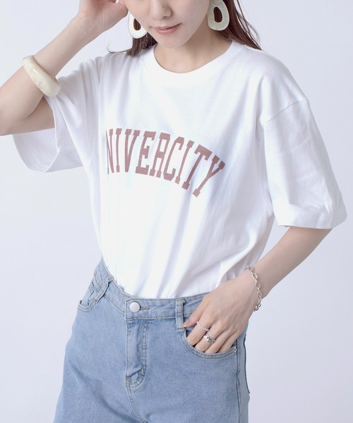 MAISON BREEZE(メゾンブリーズ)の「使いまわし抜群のカレッジロゴTeeシャツ♪【MAISON BREEZE】UNIVERCITYアーチカレッジロゴオーバーサイズTシャツ(Tシャツ/カットソー・レディース・グリーン/ホワイト系その他2/ホワイト系その他3/ブラック系その他3/ホワイト系1・FREE)」の11枚目の写真
