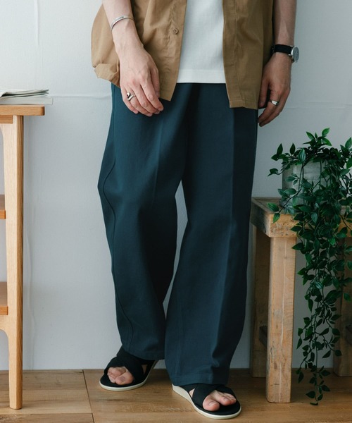 ITEMS URBANRESEARCH（アイテムズ アーバンリサーチ）の「カラーコットン クリースパンツ（その他パンツ・メンズ・ベージュ/ブルー/グリーン・MEDIUM/LARGE）」の21枚目の写真