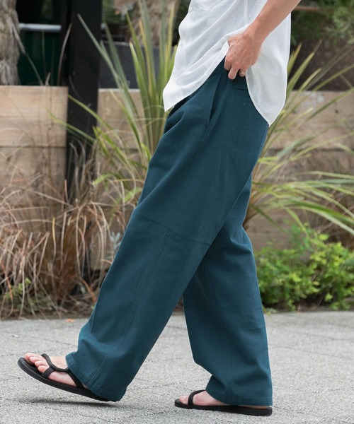 ITEMS URBANRESEARCH（アイテムズ アーバンリサーチ）の「カラーコットン クリースパンツ（その他パンツ・メンズ・ベージュ/ブルー/グリーン・MEDIUM/LARGE）」の4枚目の写真