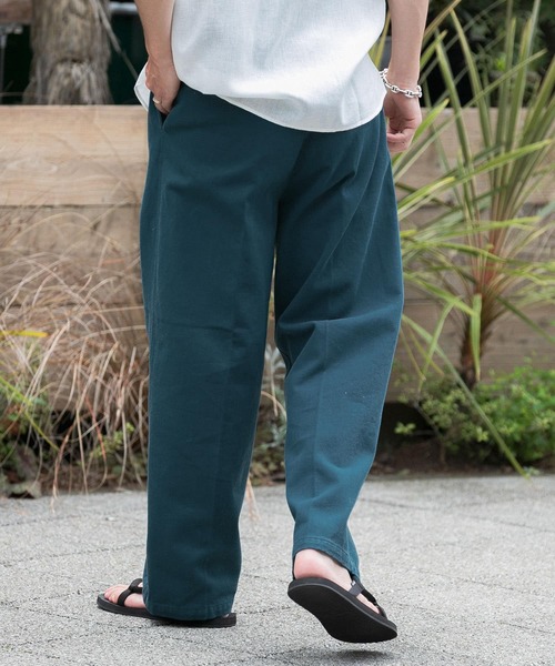 ITEMS URBANRESEARCH（アイテムズ アーバンリサーチ）の「カラーコットン クリースパンツ（その他パンツ・メンズ・ベージュ/ブルー/グリーン・MEDIUM/LARGE）」の13枚目の写真