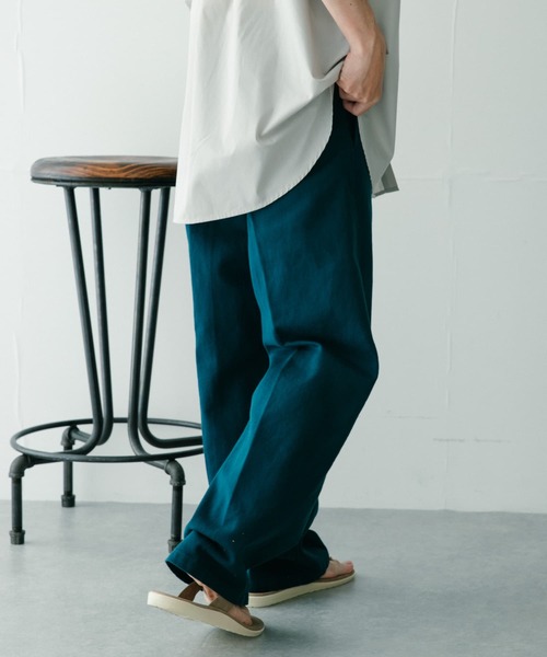 ITEMS URBANRESEARCH（アイテムズ アーバンリサーチ）の「カラーコットン クリースパンツ（その他パンツ・メンズ・ベージュ/ブルー/グリーン・MEDIUM/LARGE）」の19枚目の写真