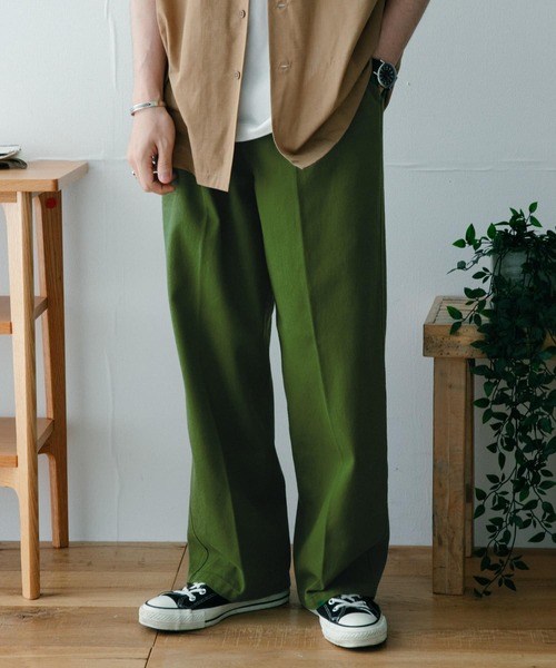 ITEMS URBANRESEARCH（アイテムズ アーバンリサーチ）の「カラーコットン クリースパンツ（その他パンツ・メンズ・ベージュ/ブルー/グリーン・MEDIUM/LARGE）」の6枚目の写真