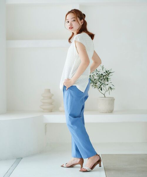 le.coeur blanc（ルクールブラン）の「シャンブレーテーパードパンツ（スラックス・レディース・ネイビー/サックスブルー・38/36）」の21枚目の写真