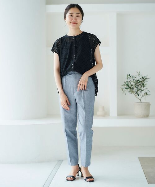 le.coeur blanc（ルクールブラン）の「シャンブレーテーパードパンツ（スラックス・レディース・ネイビー/サックスブルー・38/36）」の11枚目の写真