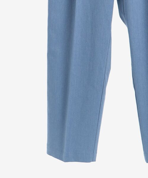 le.coeur blanc（ルクールブラン）の「シャンブレーテーパードパンツ（スラックス・レディース・ネイビー/サックスブルー・38/36）」の9枚目の写真