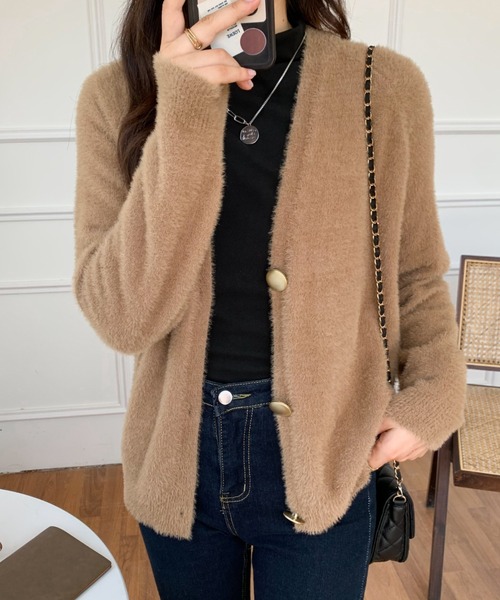 ABITOKYO(アビトーキョー)の「ゴールドボタンシャギーカーディガン(カーディガン/ボレロ・レディース・ブラック/アイボリー/オレンジ/グリーン/ベージュ/パープル・FREE)」の1枚目の写真