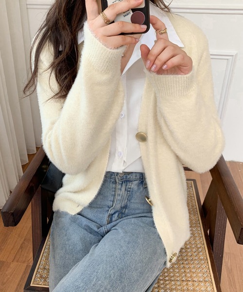 ABITOKYO(アビトーキョー)の「ゴールドボタンシャギーカーディガン(カーディガン/ボレロ・レディース・ブラック/アイボリー/オレンジ/グリーン/ベージュ/パープル・FREE)」の2枚目の写真