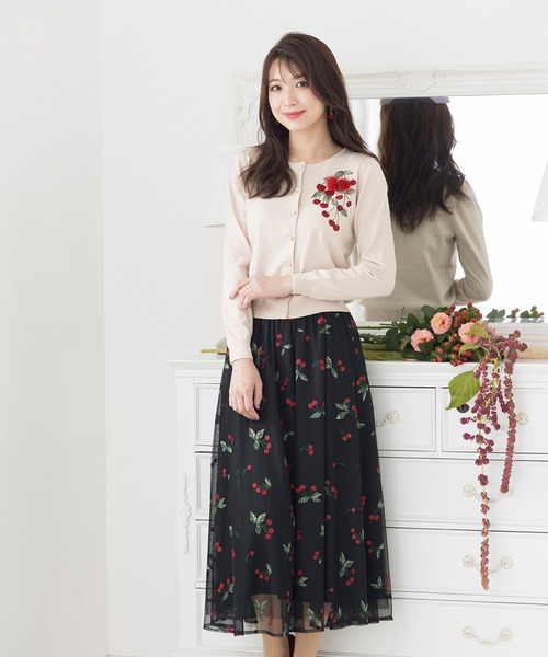 Rose Tiara（ローズティアラ）の「チェリー刺繍チュールフレアスカート（スカート・レディース・ブラック/ベージュ・46/38/42）」の2枚目の写真