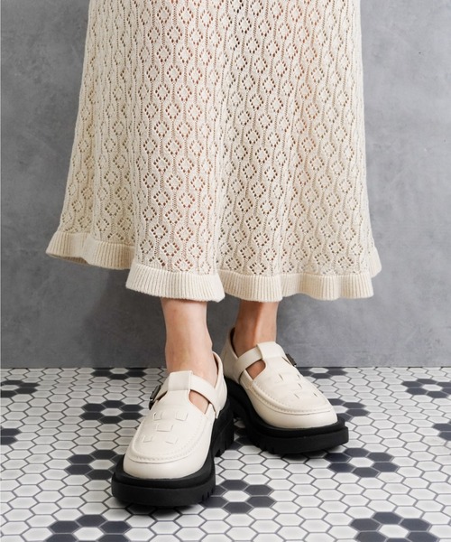 Fabby fabby（ファビィーファビィー）の「T-ストラップメッシュ シューズ（ドレスシューズ・レディース・ブラック/オフホワイト・MEDIUM/LARGE/SMALL）」の6枚目の写真