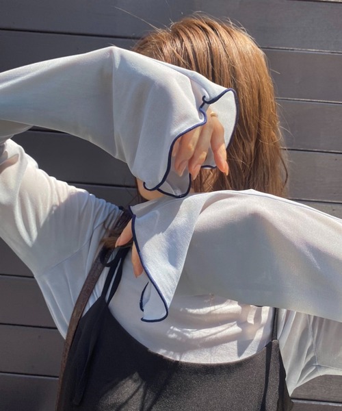 one after another NICE CLAUP(ワンアフターアナザーナイスクラップ)の「1枚あると旬なスタイリングに。配色メローシアートップス(Tシャツ/カットソー・レディース・アイボリー/ブラック/ライトグレー/キャメル・FREE)」の4枚目の写真