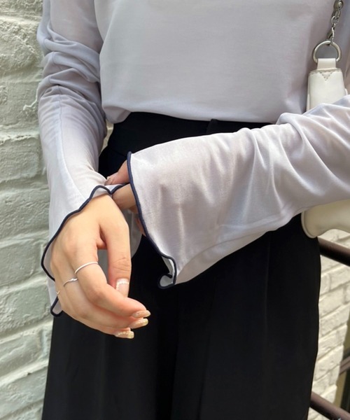 one after another NICE CLAUP(ワンアフターアナザーナイスクラップ)の「1枚あると旬なスタイリングに。配色メローシアートップス(Tシャツ/カットソー・レディース・アイボリー/ブラック/ライトグレー/キャメル・FREE)」の6枚目の写真