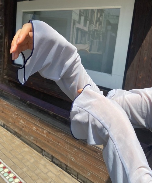 one after another NICE CLAUP(ワンアフターアナザーナイスクラップ)の「1枚あると旬なスタイリングに。配色メローシアートップス(Tシャツ/カットソー・レディース・アイボリー/ブラック/ライトグレー/キャメル・FREE)」の13枚目の写真