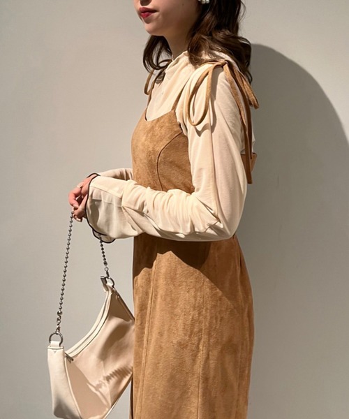 one after another NICE CLAUP(ワンアフターアナザーナイスクラップ)の「1枚あると旬なスタイリングに。配色メローシアートップス(Tシャツ/カットソー・レディース・アイボリー/ブラック/ライトグレー/キャメル・FREE)」の19枚目の写真