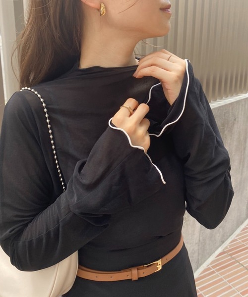 one after another NICE CLAUP(ワンアフターアナザーナイスクラップ)の「1枚あると旬なスタイリングに。配色メローシアートップス(Tシャツ/カットソー・レディース・アイボリー/ブラック/ライトグレー/キャメル・FREE)」の14枚目の写真