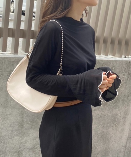 one after another NICE CLAUP(ワンアフターアナザーナイスクラップ)の「1枚あると旬なスタイリングに。配色メローシアートップス(Tシャツ/カットソー・レディース・アイボリー/ブラック/ライトグレー/キャメル・FREE)」の15枚目の写真