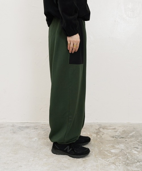 GERRY（ジェリー）の「GERRY / ジェリー 別注 コラボ ルーズシルエット 切替配色 裏毛 スウェットパンツ（スウェットパンツ・メンズ・ブラック/ベージュ/グリーン・MEDIUM/LARGE）」の20枚目の写真