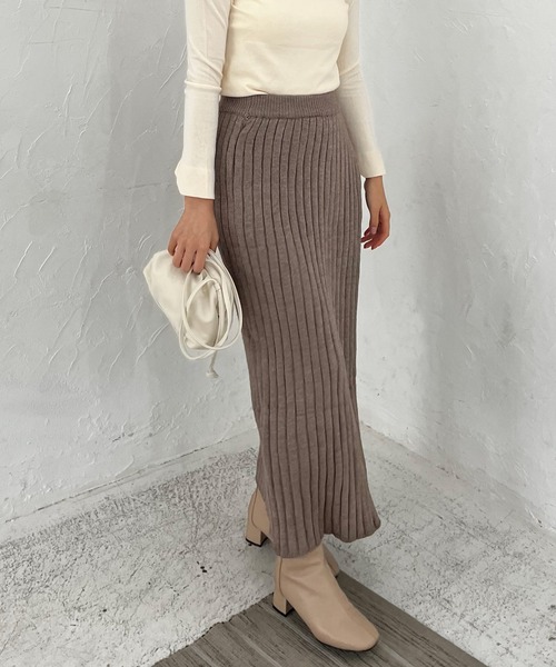 Lamoa(ラモア)の「Lamoa/リブニット スリット ロングスカート(スカート・レディース・ブラック/ベージュ・FREE)」の2枚目の写真