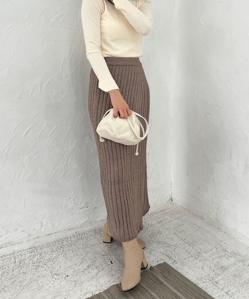 Lamoa(ラモア)の「Lamoa/リブニット スリット ロングスカート(スカート・レディース・ブラック/ベージュ・FREE)」の6枚目の写真