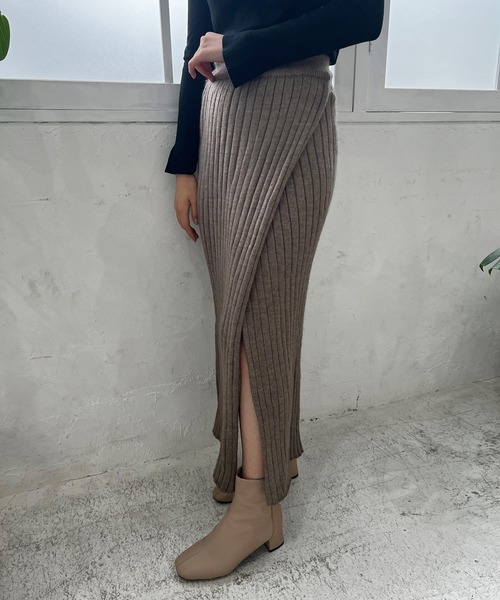 Lamoa(ラモア)の「Lamoa/リブニット スリット ロングスカート(スカート・レディース・ブラック/ベージュ・FREE)」の16枚目の写真