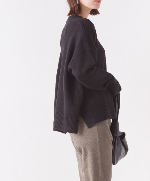 OMNES（オムネス）の「もっちりボックスプルオーバーニット（ニット/セーター・レディース・アイボリー/ブラック/ブルー/ブラウン/グレー・FREE）」の9枚目の写真