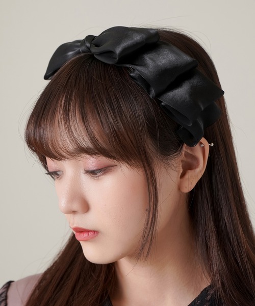 SPINNS（スピンズ）の「リボンカチューシャ（カチューシャ・レディース・ブラック/ホワイト・ONESIZE）」の6枚目の写真