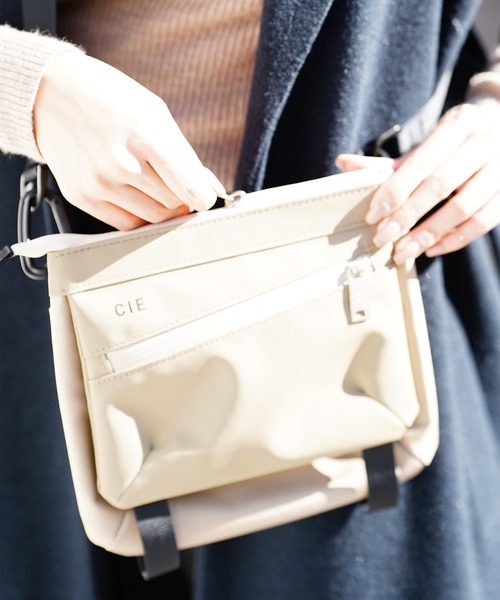 CIE（シー）の「CIE シー VARIOUS MINI SHOULDER-01 ミニショルダーバッグ（ショルダーバッグ・レディース・ネイビー/サンドベージュ/ブラック・FREE）」の2枚目の写真