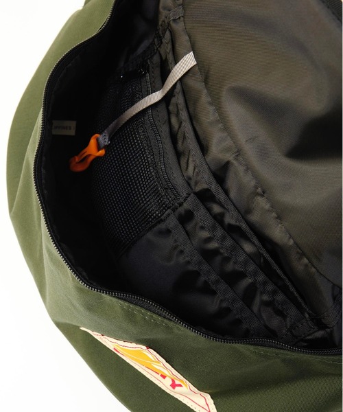 KELTY（ケルティ）の「<王道バック>【KELTY/ケルティ】ナイロンボディバッグ　ミニファニー / MINI FANNY（ボディバッグ/ウエストポーチ・メンズ・マスタード/モカ/セージグリーン/ダークグレー/ネイビー/オリーブ/タン/ブラック/ブラウン系その他/ベージュ・FREE）」の14枚目の写真