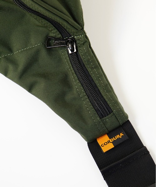 KELTY（ケルティ）の「<王道バック>【KELTY/ケルティ】ナイロンボディバッグ　ミニファニー / MINI FANNY（ボディバッグ/ウエストポーチ・メンズ・マスタード/モカ/セージグリーン/ダークグレー/ネイビー/オリーブ/タン/ブラック/ブラウン系その他/ベージュ・FREE）」の15枚目の写真