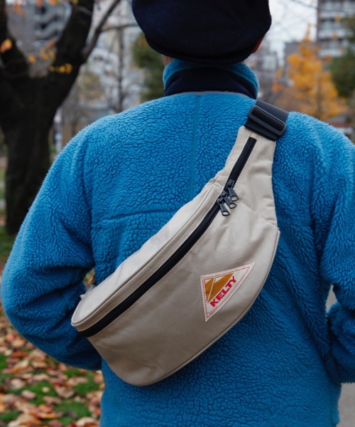 KELTY（ケルティ）の「<王道バック>【KELTY/ケルティ】ナイロンボディバッグ　ミニファニー / MINI FANNY（ボディバッグ/ウエストポーチ・メンズ・マスタード/モカ/セージグリーン/ダークグレー/ネイビー/オリーブ/タン/ブラック/ブラウン系その他/ベージュ・FREE）」の22枚目の写真