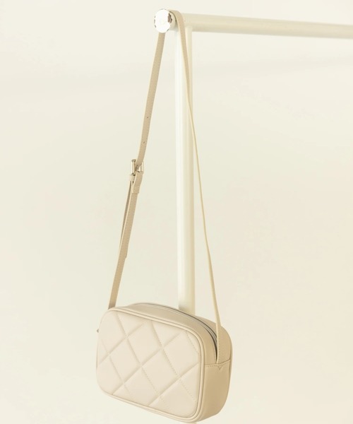 koe（コエ）の「ダイヤキルティングショルダーバッグ（ショルダーバッグ・レディース・ブラック/ネイビー/アイボリー・FREE）」の2枚目の写真