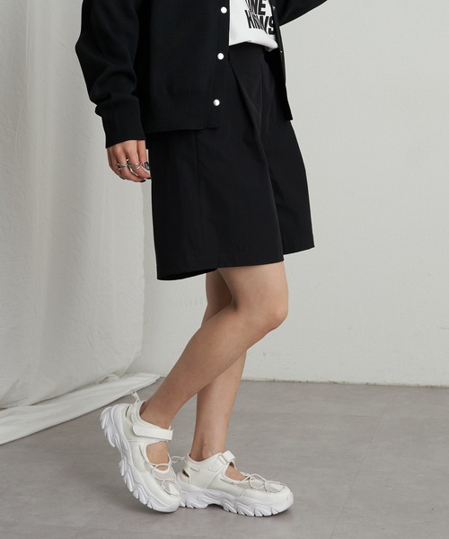 COLONY 2139（コロニートゥーワンスリーナイン）の「タックショートパンツ（その他パンツ・レディース・ネイビー/アイボリー/ブラック・SMALL/MEDIUM）」の3枚目の写真