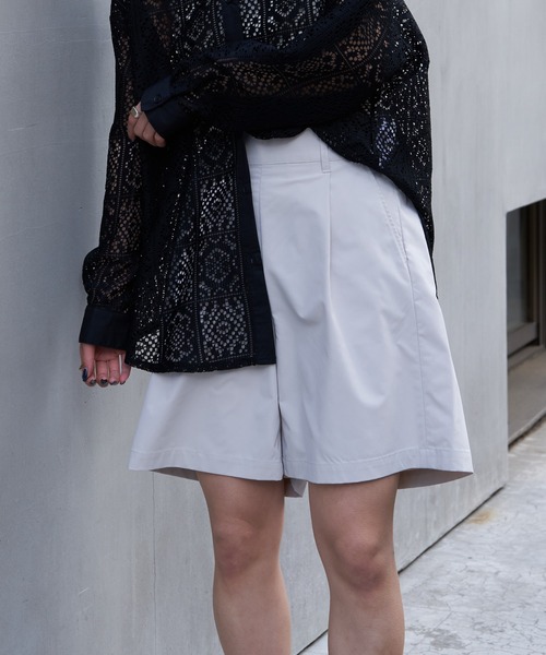 COLONY 2139（コロニートゥーワンスリーナイン）の「タックショートパンツ（その他パンツ・レディース・ネイビー/アイボリー/ブラック・SMALL/MEDIUM）」の5枚目の写真