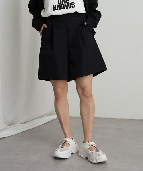 COLONY 2139（コロニートゥーワンスリーナイン）の「タックショートパンツ（その他パンツ・レディース・ネイビー/アイボリー/ブラック・SMALL/MEDIUM）」の11枚目の写真