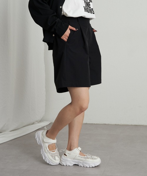 COLONY 2139（コロニートゥーワンスリーナイン）の「タックショートパンツ（その他パンツ・レディース・ネイビー/アイボリー/ブラック・SMALL/MEDIUM）」の13枚目の写真
