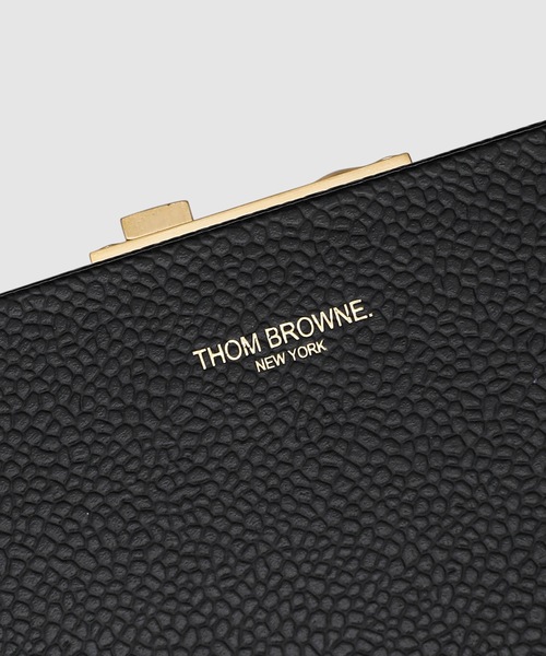 THOM BROWNE(トムブラウン)の「MINI TRUNK CLUTCH W/ SHOULDER STRAP IN PEBBLE GRAIN LEATHER BLACK O/S(ショルダーバッグ・レディース・ブラック・ONE SIZE)」の6枚目の写真