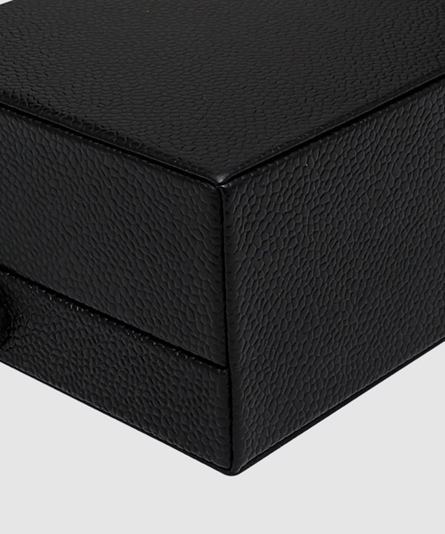 THOM BROWNE(トムブラウン)の「MINI TRUNK CLUTCH W/ SHOULDER STRAP IN PEBBLE GRAIN LEATHER BLACK O/S(ショルダーバッグ・レディース・ブラック・ONE SIZE)」の3枚目の写真