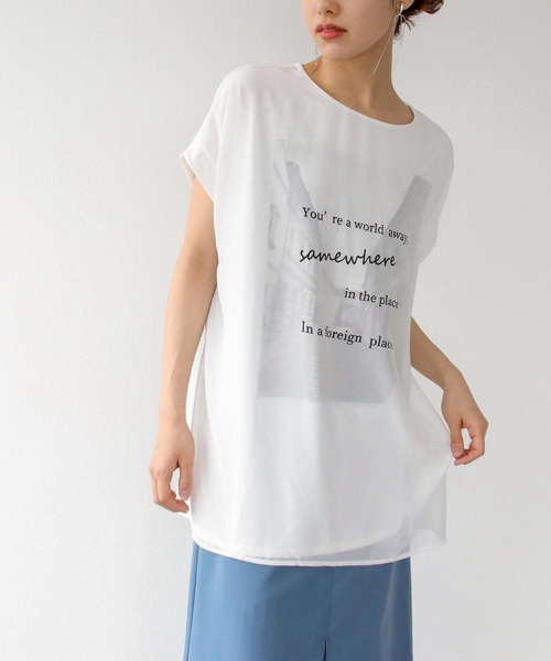 Three Four Time(スリーフォータイム)の「タウン柄3DTシャツ(Tシャツ/カットソー・レディース・オフホワイト/ネイビー/キャメル・FREE)」の1枚目の写真